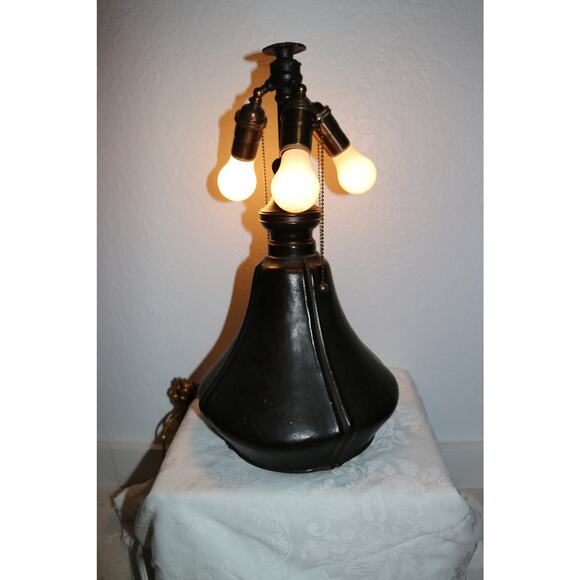 Bradley & Hubbard Arts & Crafts Lamp With White & Amber Slag Shade - Picture 6 of 8